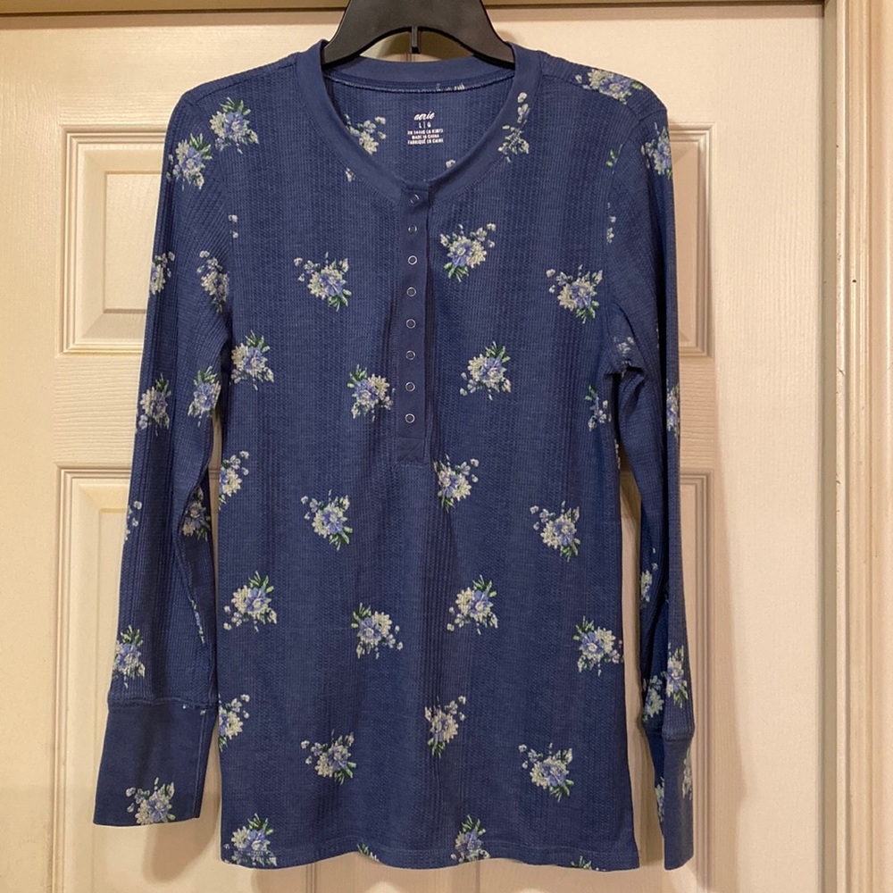 AERIE WAFFLE HENLEY 3/4 BUTTON DOWN BLUE FLORAL TEE SIZE L